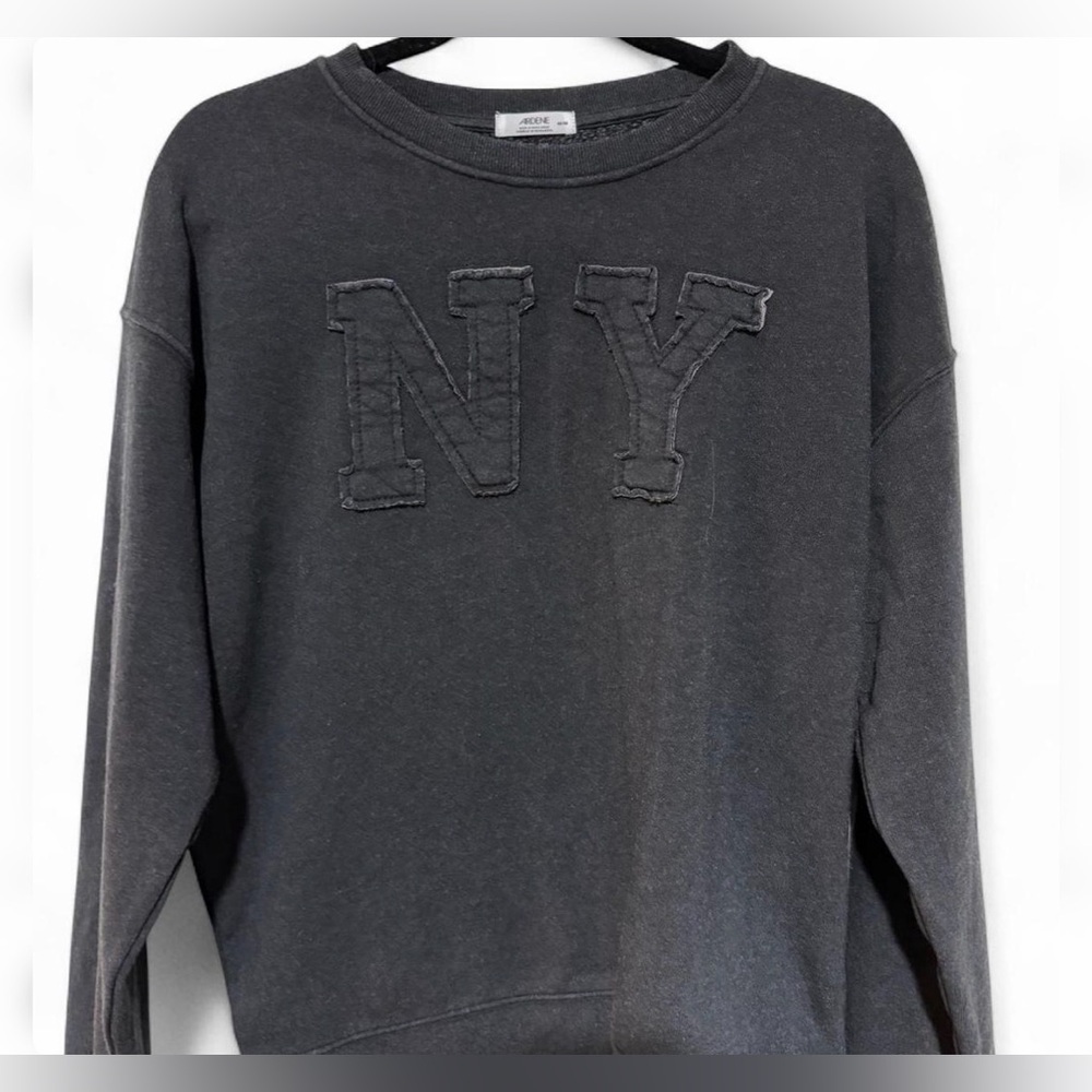 NY Black sweatshirt with puff layered NY logo NEW!